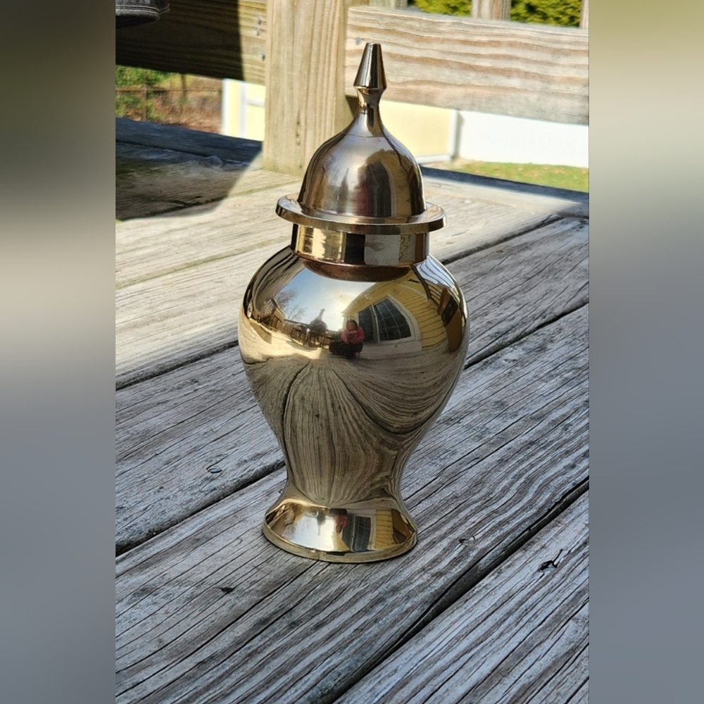 Vintage 9" Brass Ginger Jar with Lid Made In India By Decorative Crafts Inc. - Picture 4 of 5